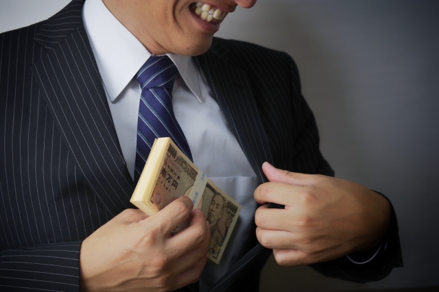闇金業者は懐にお金を入れる。函館市の闇金被害の相談は弁護士や司法書士に無料でできます